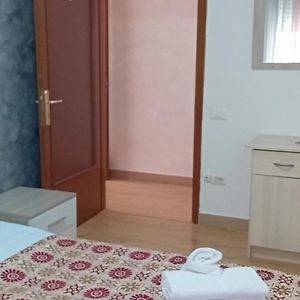 Camera con letto king size